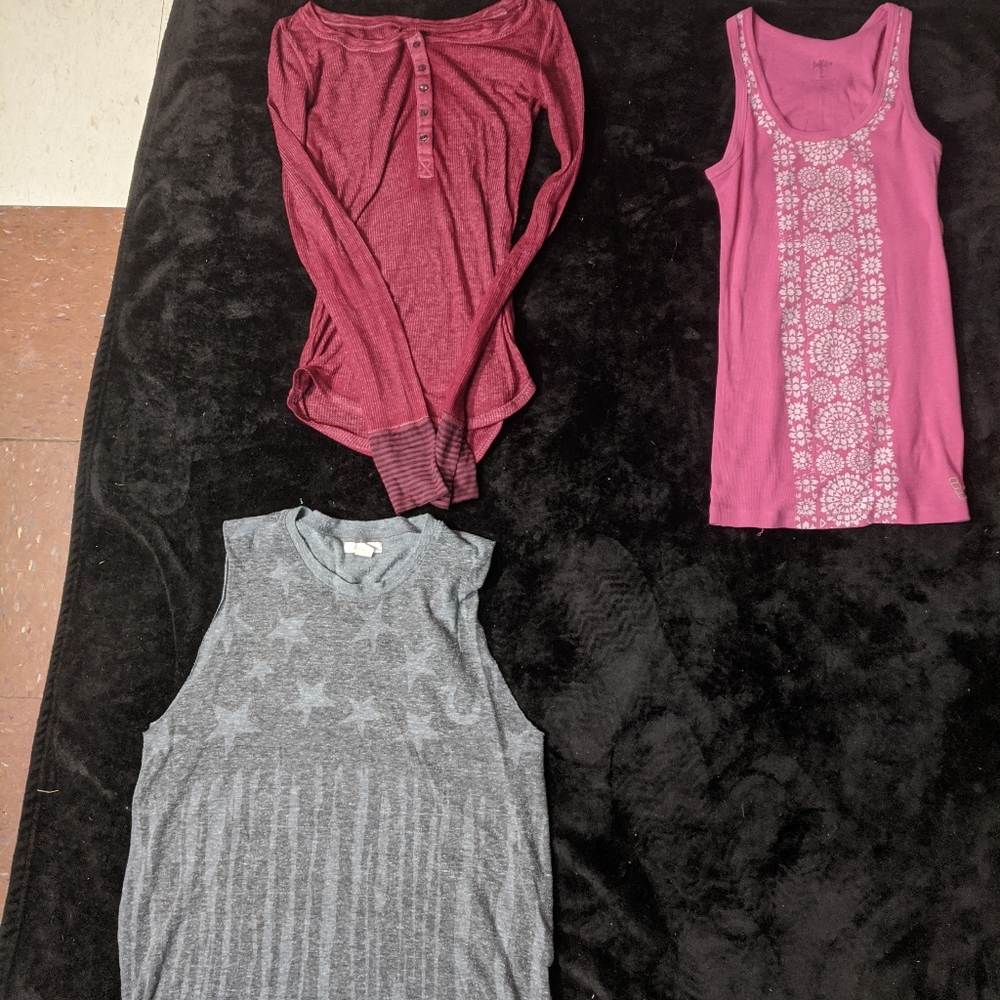 T-shirt lot. Name brand.